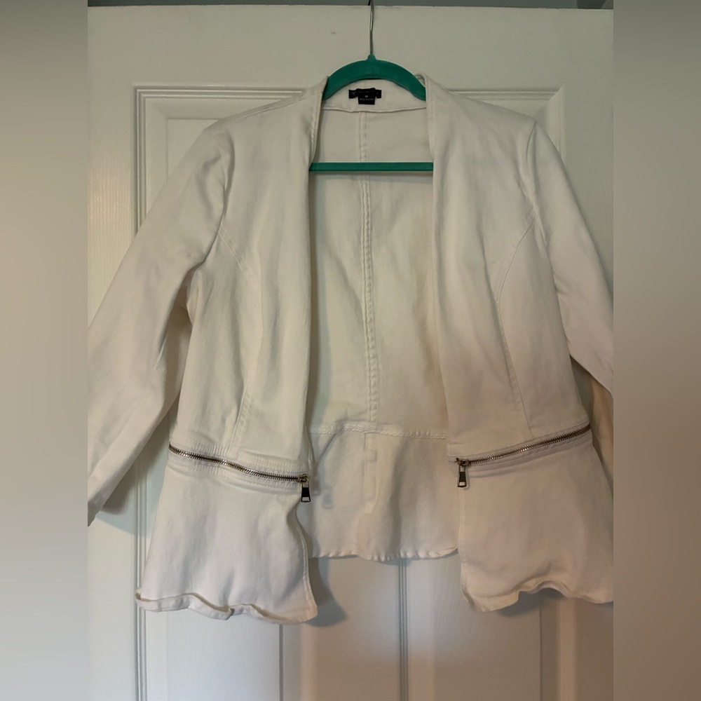 New Directions White Blazer with Zipper Accents🤍